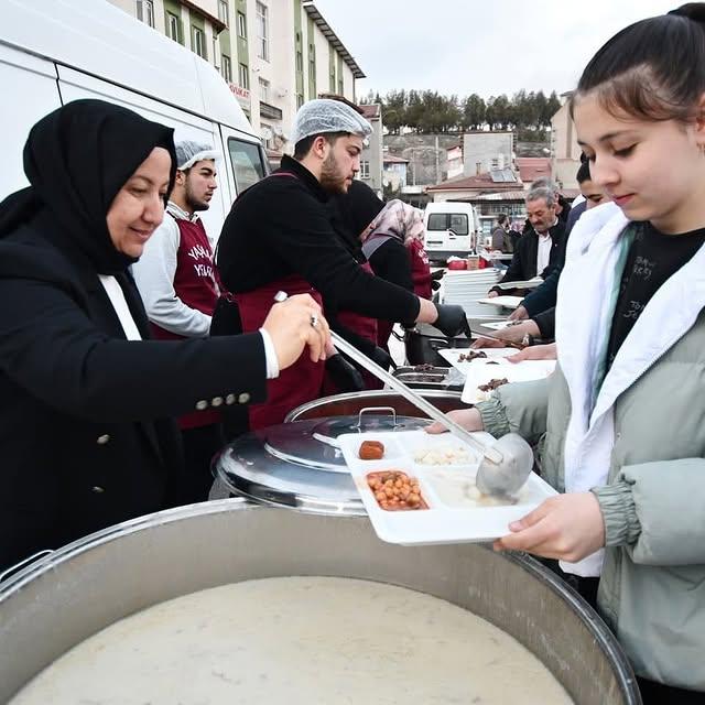 İscehisar Belediyesi'nin Gönül Sofrası Yoğun İlgi Gördü