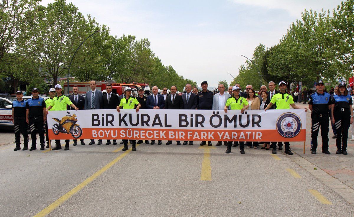 Denizli Valisi, Karayolu Trafik Güvenliği Haftası Etkinliklerinde Sağlık Çalışanlarıyla Buluştu