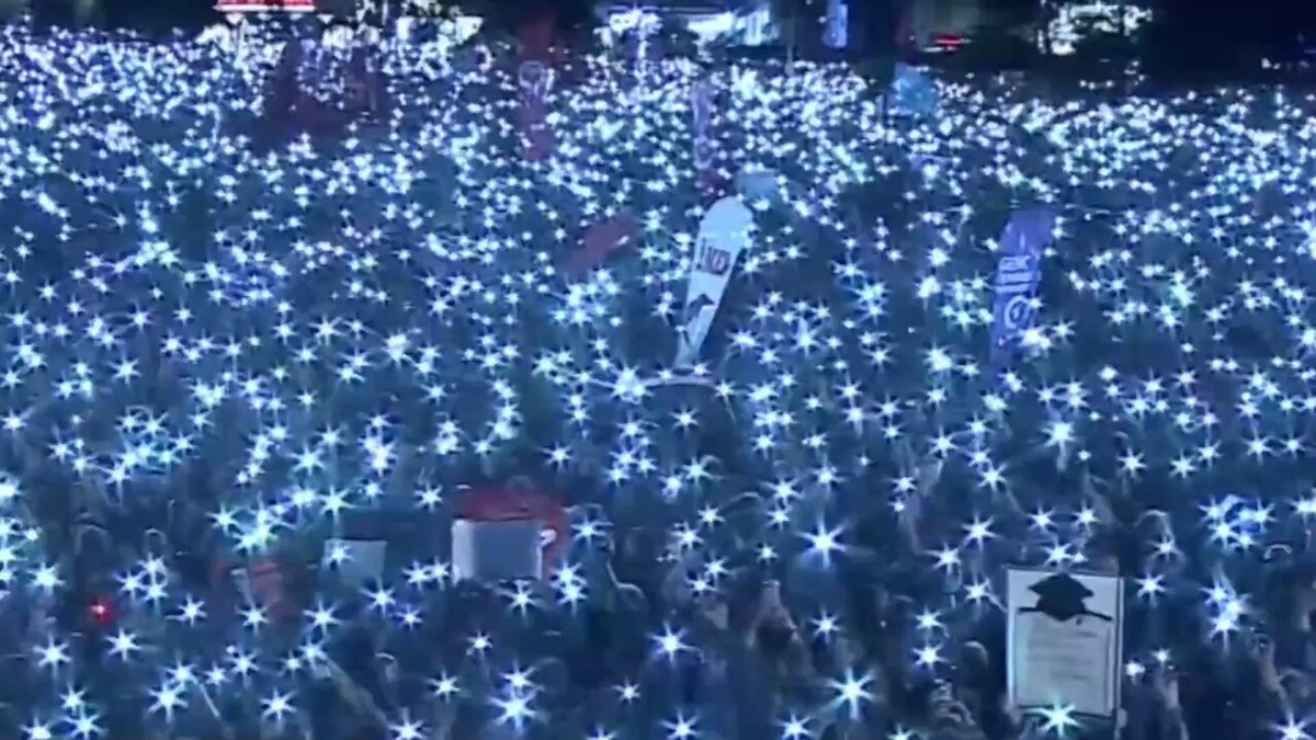 CHP'li Çakırözer, Beyazıt Meydanı'nda 