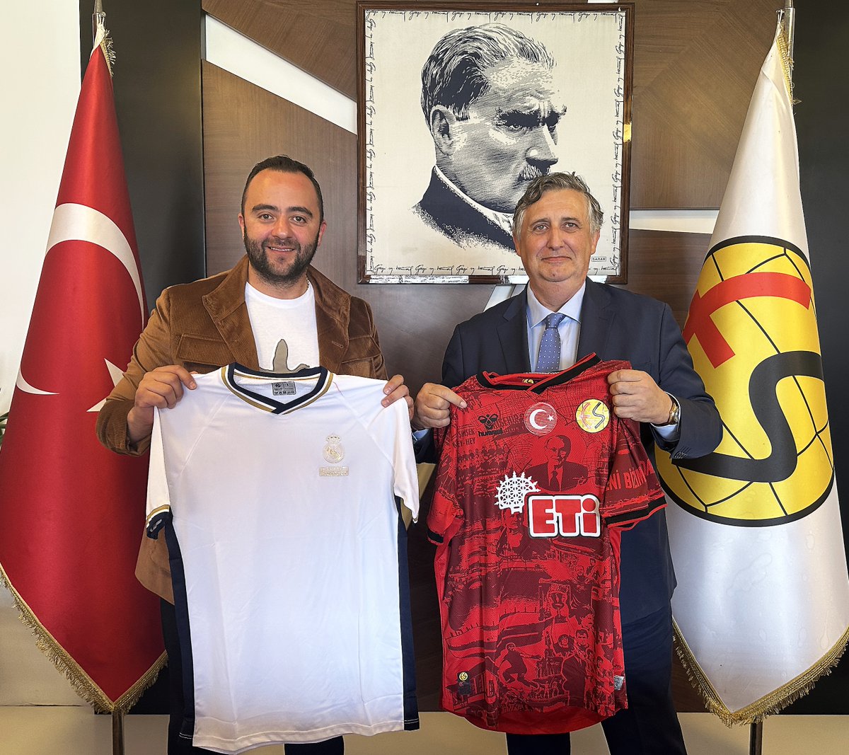 Real Madrid Vakfı Temsilcileri, Eskişehirspor'u Ziyaret Etti