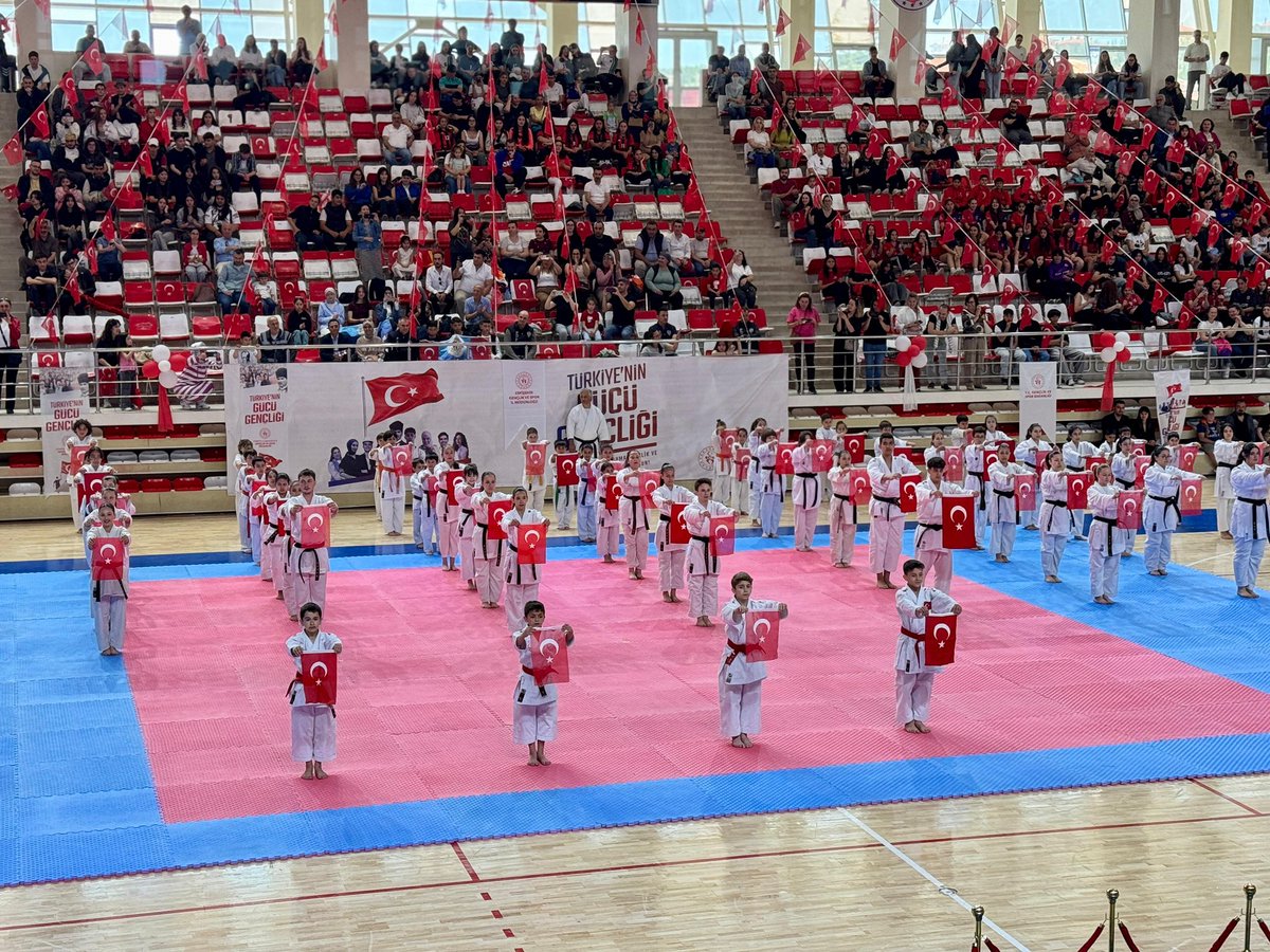 CHP'li Çakırözer, 19 Mayıs Atatürk'ü Anma, Gençlik ve Spor Bayramı'nı Kutladı