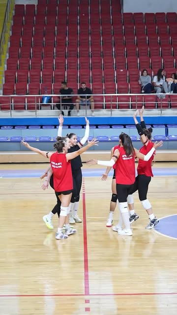 Afyon Belediye Yüntaş Spor Kulübü Voleybol Takımı Sahada Mücadele Etti