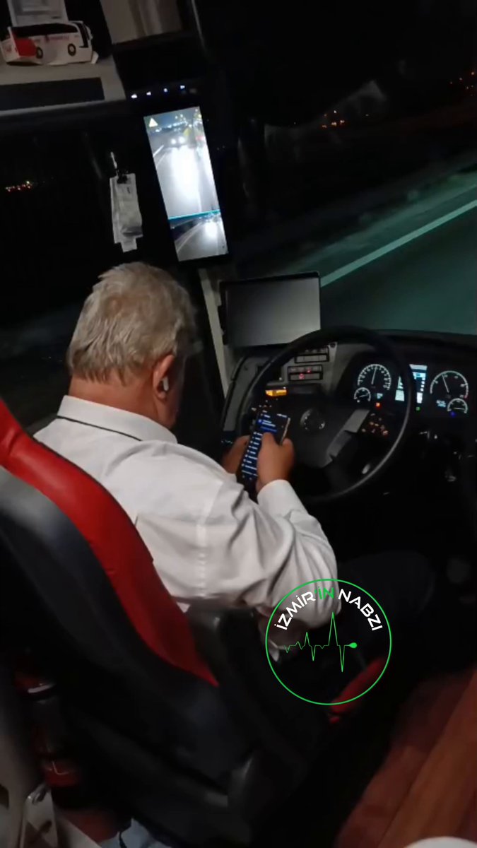 İzmir-İstanbul Otobüs Şoförünün Telefonla Oynadığı Anlar Kamerada