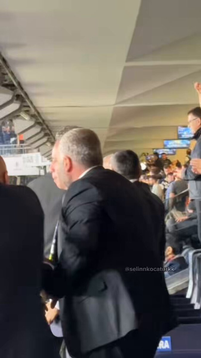 Sadettin Saran, Fenerbahçe'nin Galibiyetini Takımın Yıldızı Devin Özek ile Kutladı