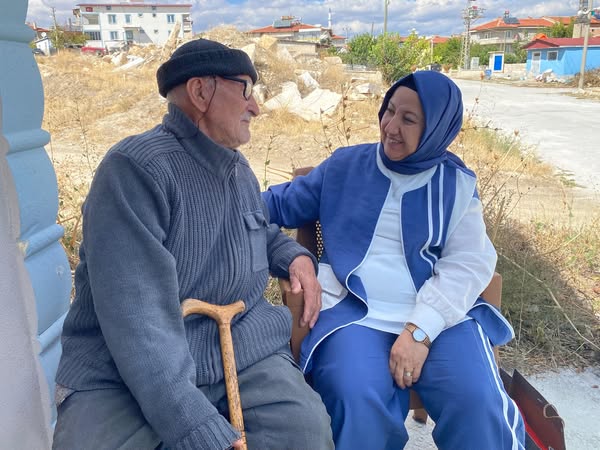 İscehisar Belediye Başkanı Yaşlılar Haftası'nda Vatandaşları Ziyaret Etti