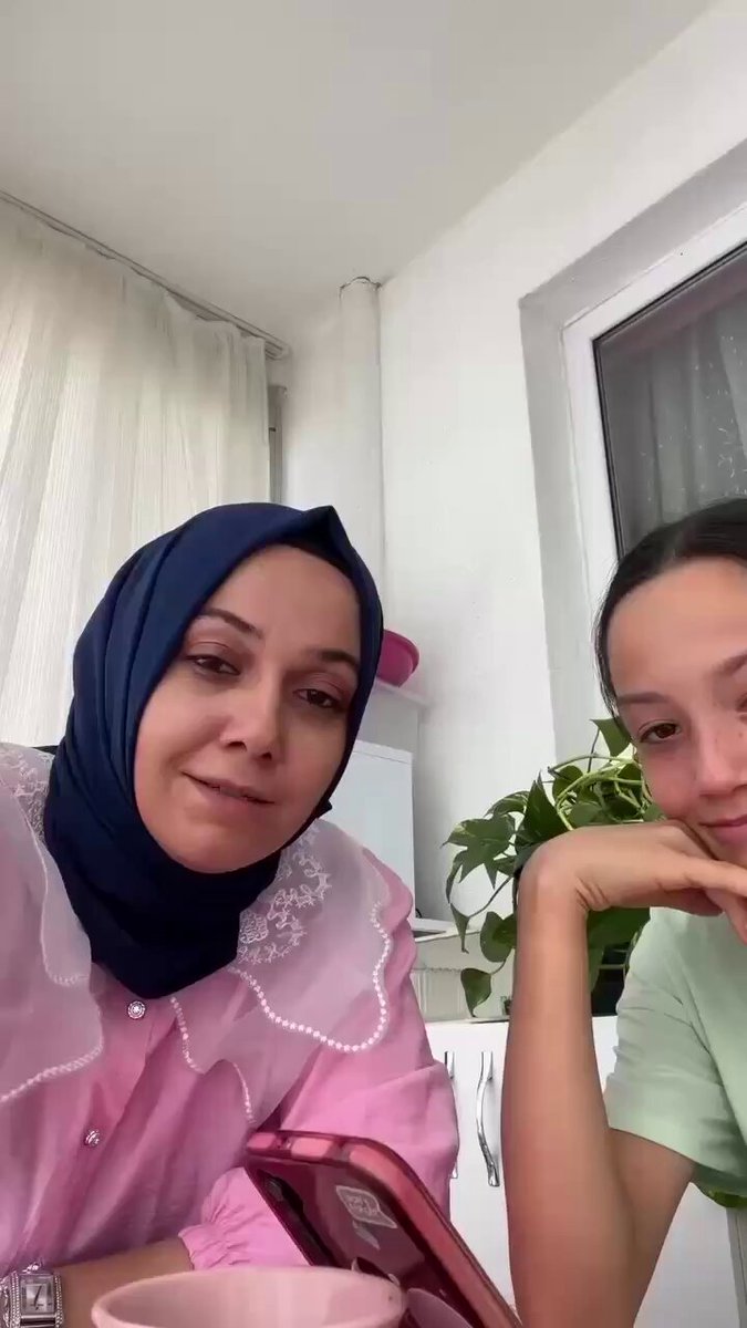 Anneler ve Kız Çocukları Arasındaki Sıra Dışı Diyalog Sosyal Medyada Gündem Oldu