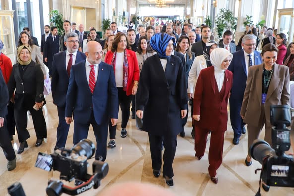 Afyonkarahisar'da Aile ve Sosyal Hizmetler Bakanı Mahinur Özdemir Göktaş'a Yoğun İlgi