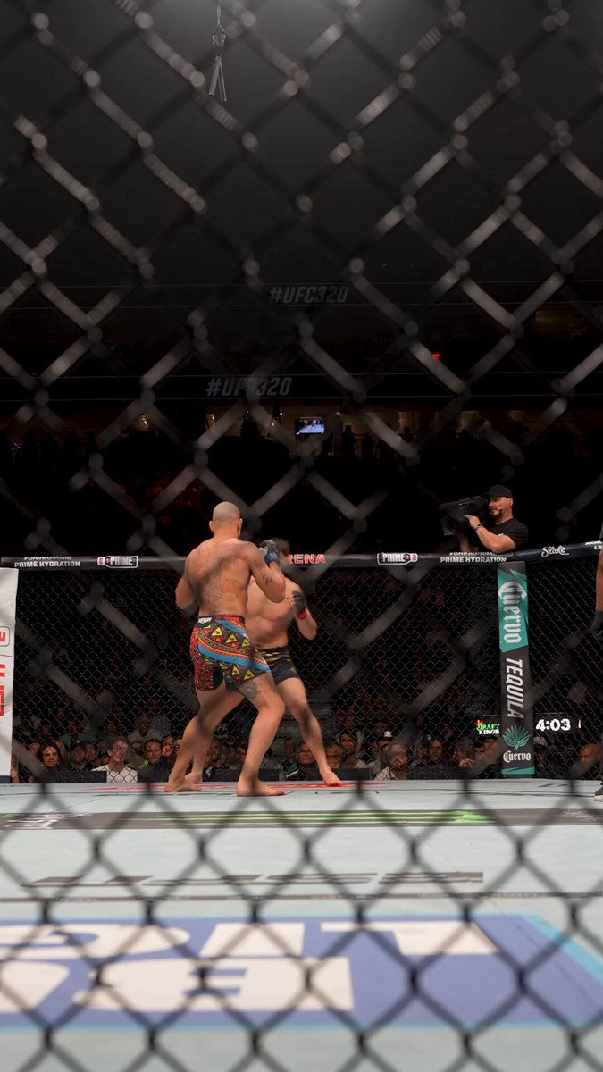 Alex Pereira, UFC 320'de Magomed Ankalaev'i Nakavt Ederek Hafif Ağır Sıklet Kemerini Geri Aldı