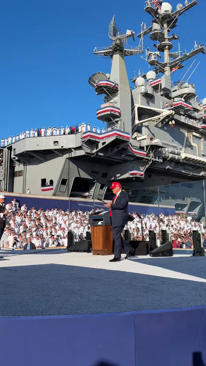 Donald Trump'ın Askerler Önündeki Dansı Tartışma Yarattı