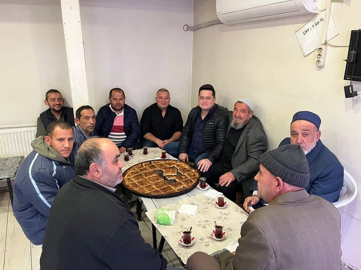 Bolvadin Belediye Başkanı Derviş Aynacı, Esnaf Kıraathanesi'nde Vatandaşlarla Buluştu