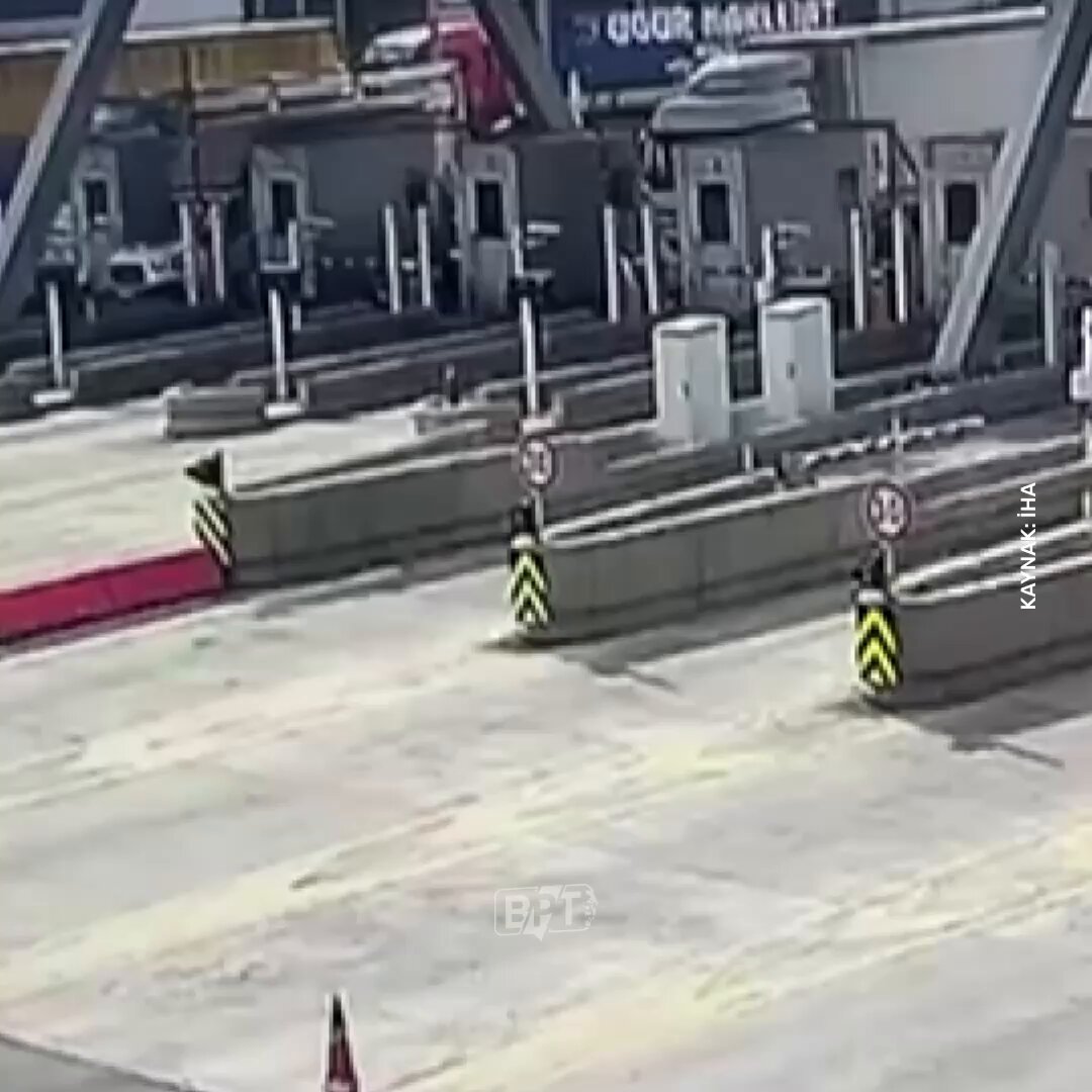 İstanbul'da Otoyol Gişelerine Çarpma Sonucu Sürücü Hayatını Kaybetti