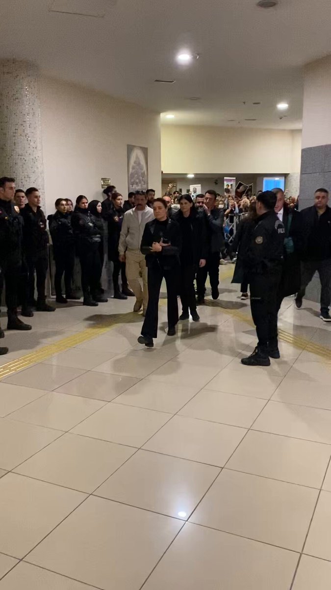 Yasemin Minguzzi, Sırtında Oğlunun Fotoğrafıyla Duruşmada