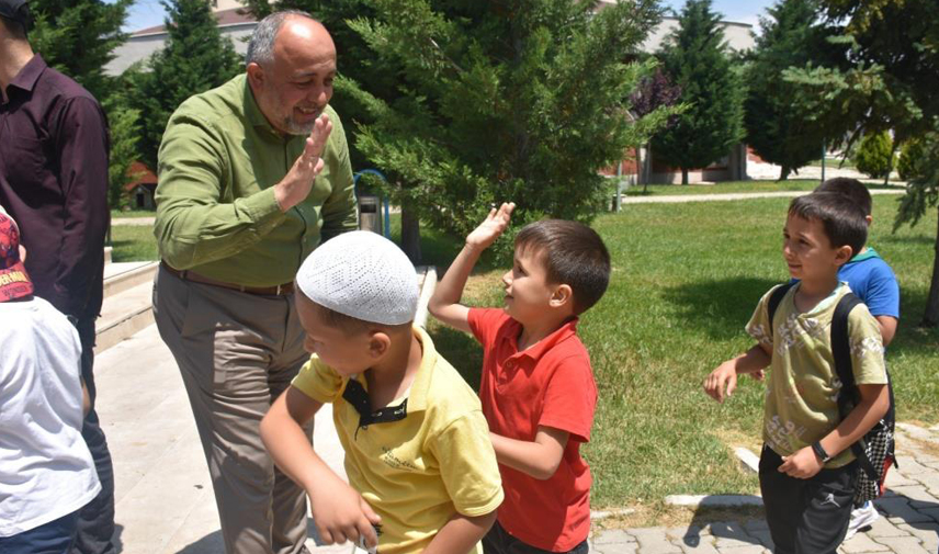 Kur'an kursu öğrencileri spor tesislerini gezdi